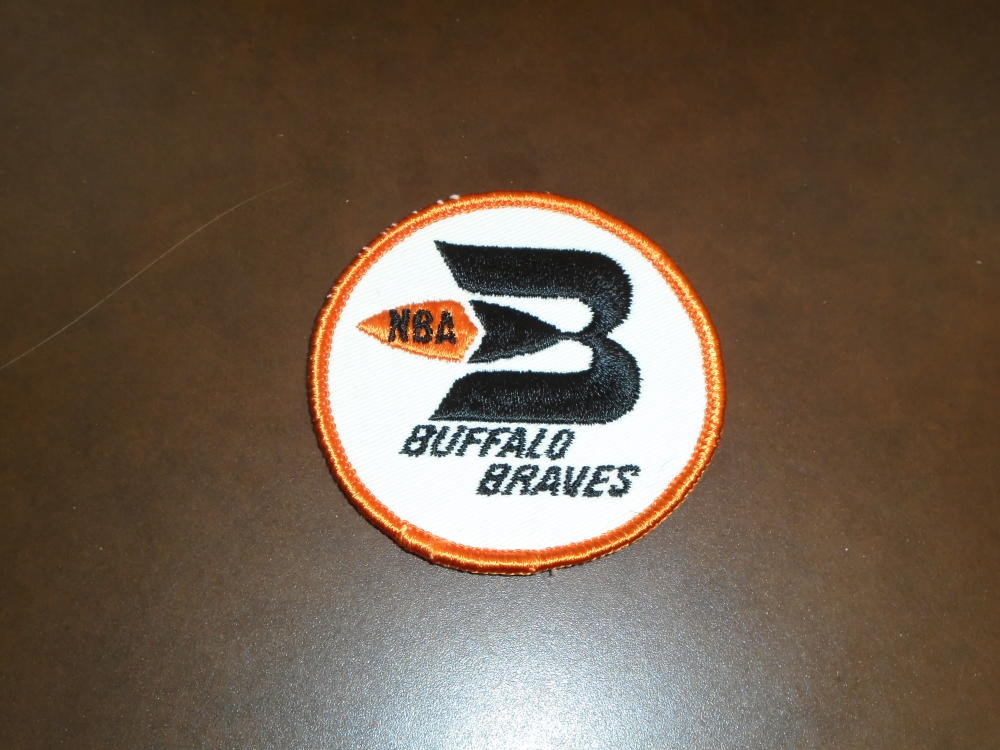 EARLY 1970'S BUFFALO BRAVES DEFUNCT NBA BASKETBALL PATCH 3 INCHES DIAMETER 